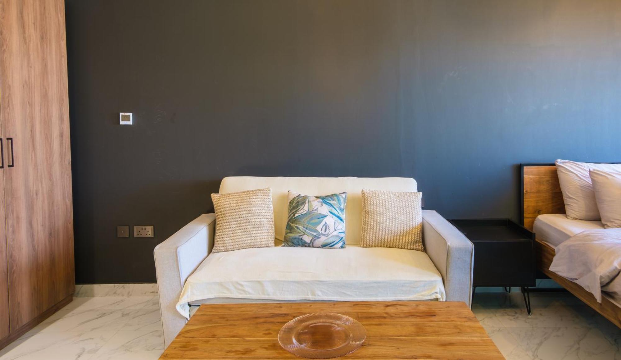 شقة Industrial Chic Retreat Al Qurayyah المظهر الخارجي الصورة